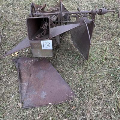 F3-Vintage horse-drawn fertilizer distributor and row maker/planter