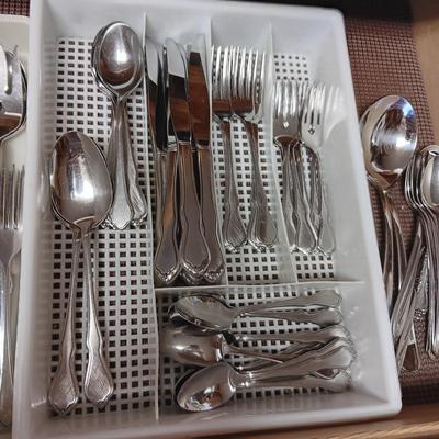 2 PARTIAL SETS OF SIMILAR PATTERN FLATWARE PLUS ORGANIZERS