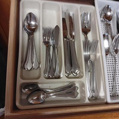 2 PARTIAL SETS OF SIMILAR PATTERN FLATWARE PLUS ORGANIZERS