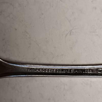 2 PARTIAL SETS OF SIMILAR PATTERN FLATWARE PLUS ORGANIZERS