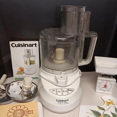 CUISINART PREP 11 PLUS FOOD PROCESSOR, SCALE, CUTTING BOARD & COOKBOOKS