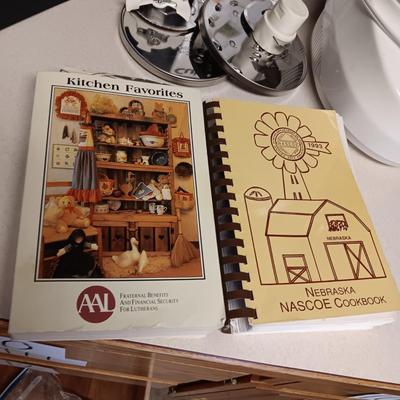 CUISINART PREP 11 PLUS FOOD PROCESSOR, SCALE, CUTTING BOARD & COOKBOOKS