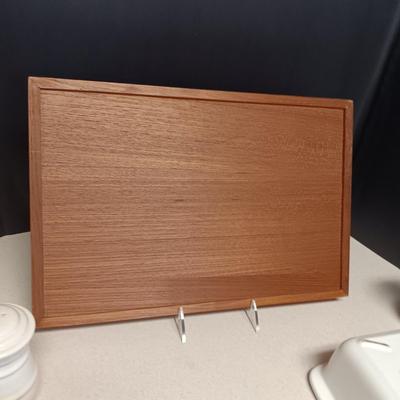 SERVING TRAY, 4 LUNCH PLATES, BAKING DISH AND SERVING BOWL