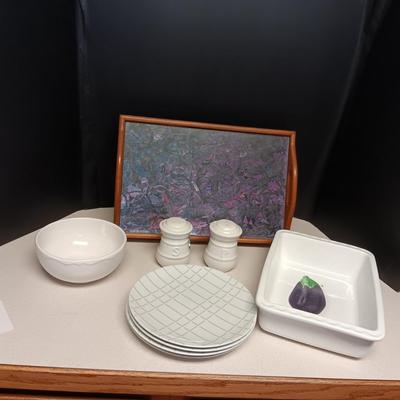 SERVING TRAY, 4 LUNCH PLATES, BAKING DISH AND SERVING BOWL