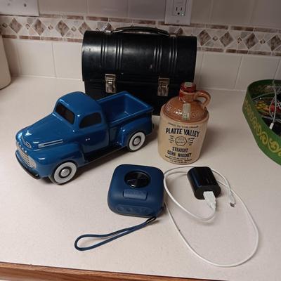WIRELESS SPEAKER, CERAMIC TRUCK, CLAY JUG, LUNCH BOX AND A THERMOS