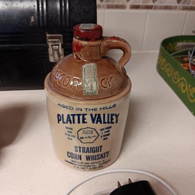 WIRELESS SPEAKER, CERAMIC TRUCK, CLAY JUG, LUNCH BOX AND A THERMOS