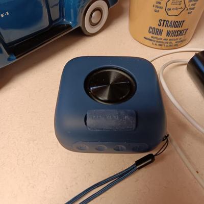 WIRELESS SPEAKER, CERAMIC TRUCK, CLAY JUG, LUNCH BOX AND A THERMOS