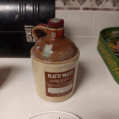 WIRELESS SPEAKER, CERAMIC TRUCK, CLAY JUG, LUNCH BOX AND A THERMOS