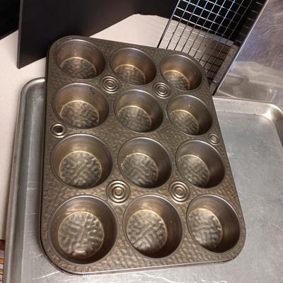 PAMPERED CHEF BATTER BOWL AND BAKEWARE