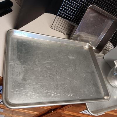 PAMPERED CHEF BATTER BOWL AND BAKEWARE