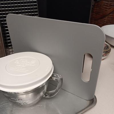 PAMPERED CHEF BATTER BOWL AND BAKEWARE