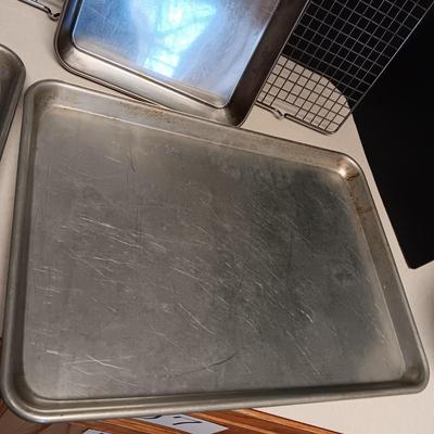 PAMPERED CHEF BATTER BOWL AND BAKEWARE