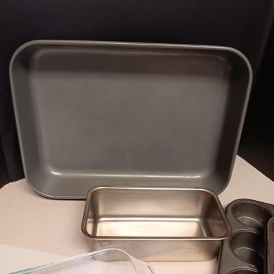 BAKEWARE AND RECIPE PAMPHLETS