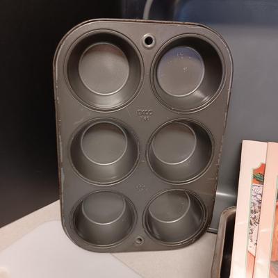 BAKEWARE AND RECIPE PAMPHLETS