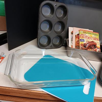 BAKEWARE AND RECIPE PAMPHLETS