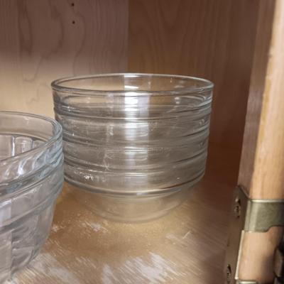 VARIETY OF GLASS BOWLS