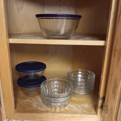 VARIETY OF GLASS BOWLS