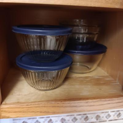 VARIETY OF GLASS BOWLS