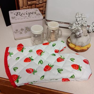 KITCHENAID BAGEL TOASTER, VINTAGE ELECTRIC CAN OPENER W/KNIFE SHARPENER & MORE