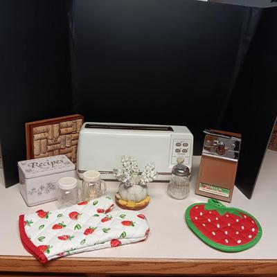 KITCHENAID BAGEL TOASTER, VINTAGE ELECTRIC CAN OPENER W/KNIFE SHARPENER & MORE