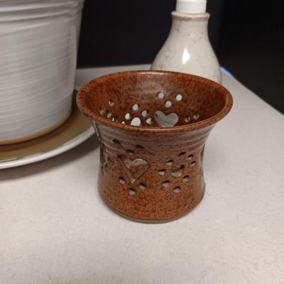 LIVE PLANT AND CERAMIC SOAP DISPENSER PLUS POTS