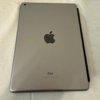 iPad, Logitech Keyboard & Native Union Charger (O-MG)