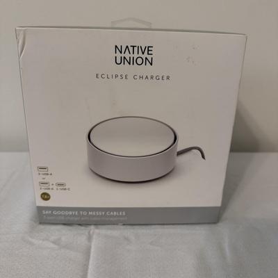 iPad, Logitech Keyboard & Native Union Charger (O-MG)