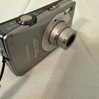 Trio of Canon Power Shot Digital Cameras (O-MG)