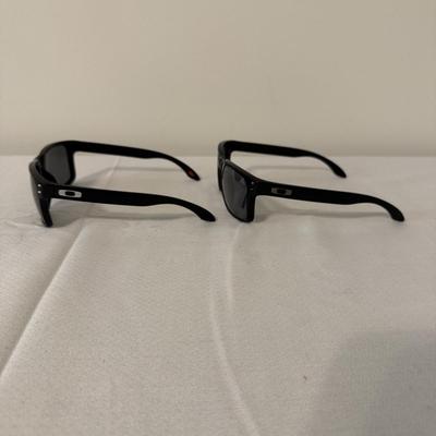 Oakley Holbrook and Ray Ban Sunglasses (O-MG)