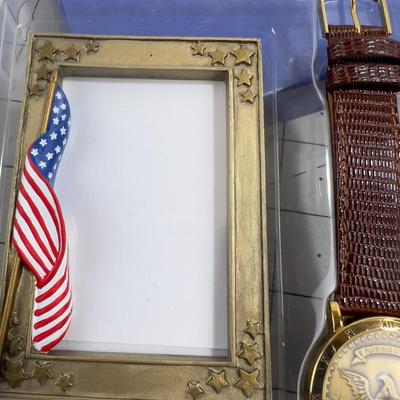 AVON Watch & Frame Set of AMERICA EAGLE.