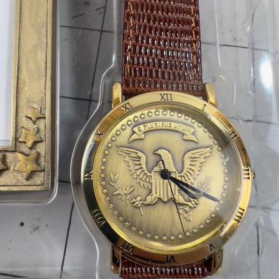 AVON Watch & Frame Set of AMERICA EAGLE.