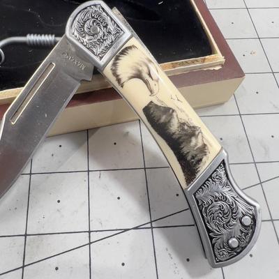 MAXAM Scrimshaw Folding Knife