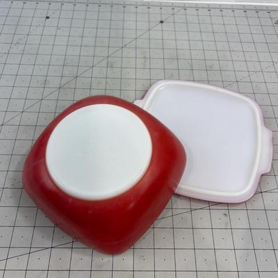 2 1/2 Quart Covered PYREX Serving Bowl RED