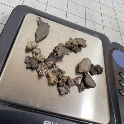 Un-known Mistry   Metal??? 18 Grams