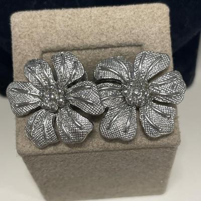 Silver tone flower necklace and earrings
