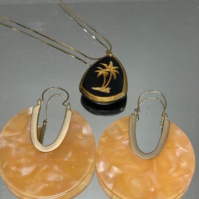 Marble resin earrings with palm tree necklace