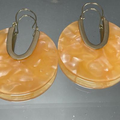 Marble resin earrings with palm tree necklace