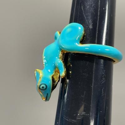 Chameleon enamel ring