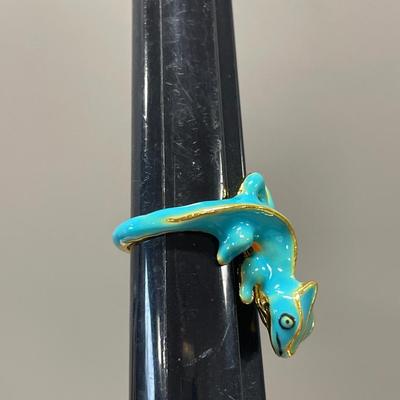 Chameleon enamel ring