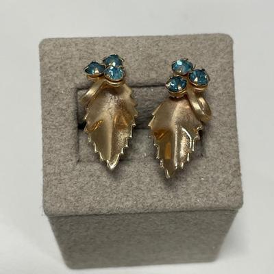 Coro bracelet with screwback earrings