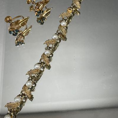 Coro bracelet with screwback earrings