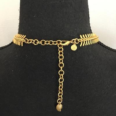 Beautiful vintage David Aubrey, 18 karat gold plated, brass class with fish bone chain Beautiful statement necklace