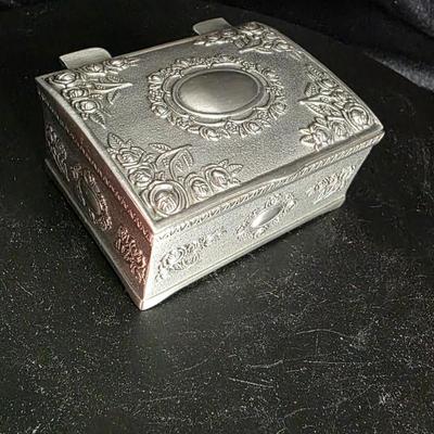 Vintage Floral Embossed Metal Jewelry Box – Velvet-Lined Trinket Chest with Antique Silver Finish (2.75" x 2" x 1")