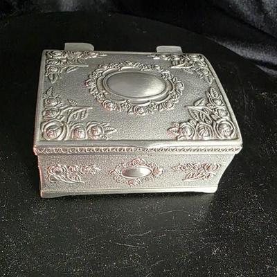 Vintage Floral Embossed Metal Jewelry Box – Velvet-Lined Trinket Chest with Antique Silver Finish (2.75" x 2" x 1")