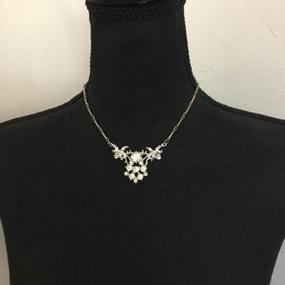 Gorgeous, silver toned, crystal rhinestone, art deco necklace excellent condition