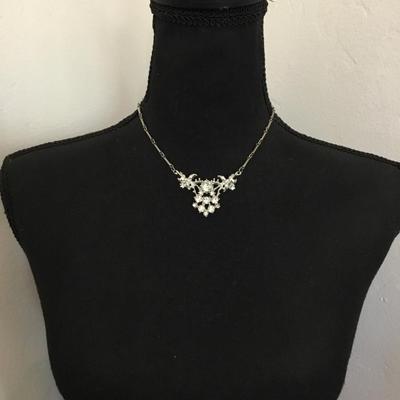 Gorgeous, silver toned, crystal rhinestone, art deco necklace excellent condition