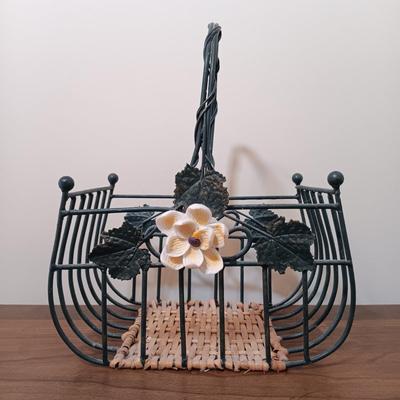 LOT 7: Handkerchiefs (Bill Blass, Usna & More), Sun Hats, Fashion Art & Wire Basket