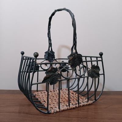 LOT 7: Handkerchiefs (Bill Blass, Usna & More), Sun Hats, Fashion Art & Wire Basket