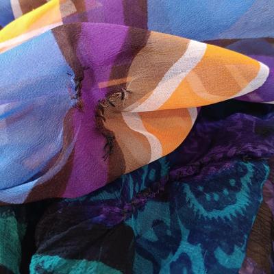 LOT 7: Handkerchiefs (Bill Blass, Usna & More), Sun Hats, Fashion Art & Wire Basket