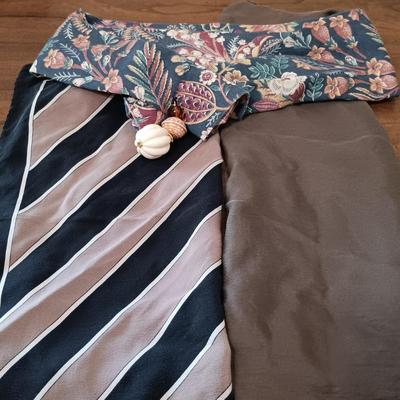 LOT 7: Handkerchiefs (Bill Blass, Usna & More), Sun Hats, Fashion Art & Wire Basket